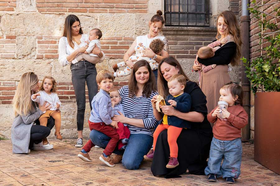 Mamans nourrissant leurs enfants lors du JFJM Agen 2022