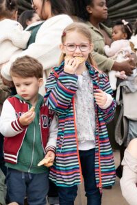 Familles allaitantes participant au JAIFAIMJEMANGE 2024 à Bordeaux