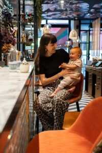 Mamans allaitante dans le restaurant Ganache lors de JAIFAIMJEMANGE Bordeaux 2024