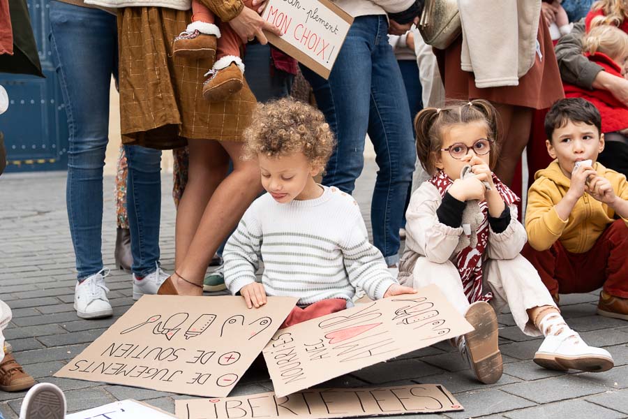 Enfants assis lors du JFJM 2025 à Bordeaux
