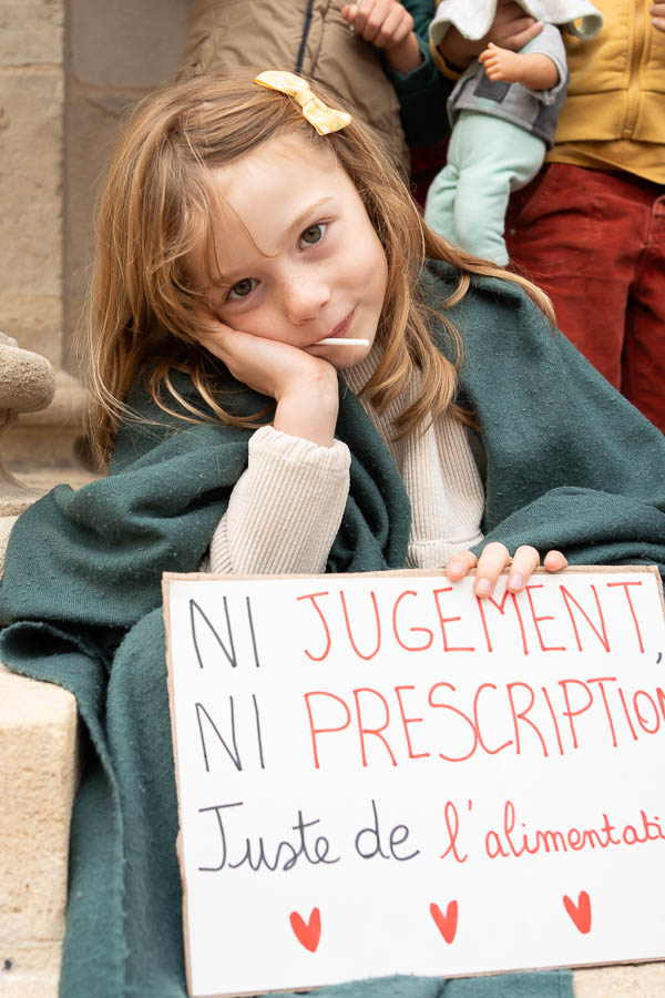 Pancarte Ni jugement, ni prescription, lors de JFJM 2025 à Bordeaux