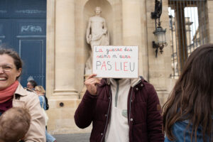 jaifaimjemange-bordeaux-2025-marion-ziade-4 Pancarte La guerre des seins n'aura pas lieu, lors du JFJM 2025 à Bordeaux