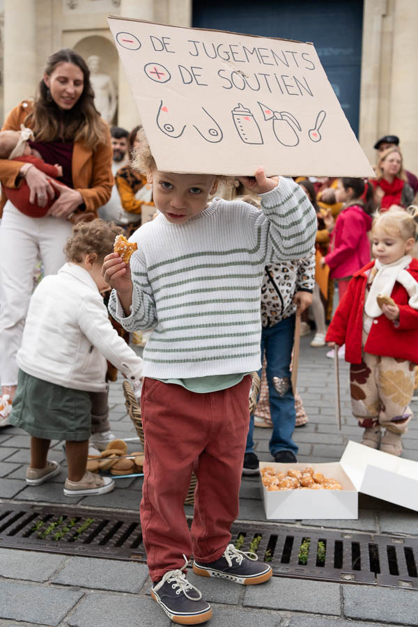 Pancarte - de jugements + de soutien, lors du JFJM 2025 devant la mairie de Bordeaux